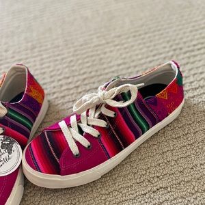 Inkkas Women’s Sneakers. Brand New! Size 8